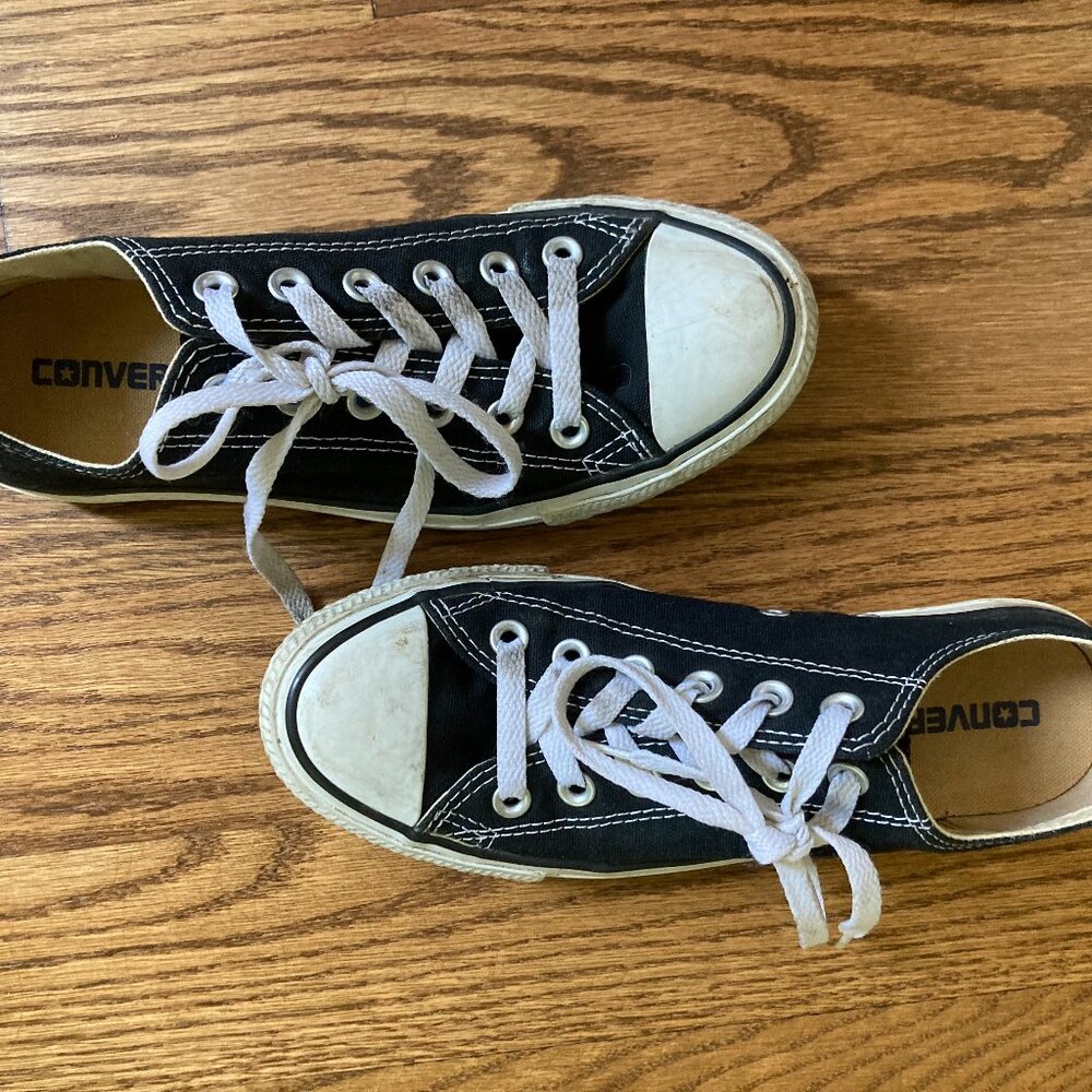 Women's Converse Low Top Sneakers, Size 7